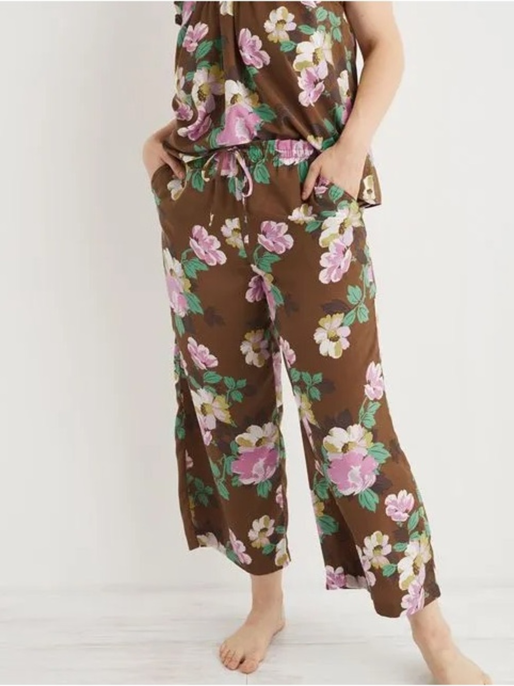 Aerie. Silky Pajama Bottoms. Olive w/Pink floral Print. Size Small.